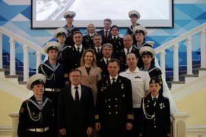 4_Дополнительное общее фото на парадной лестнице