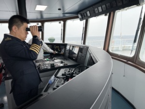 6_ На мостике учебного судна Даляньского морского университета